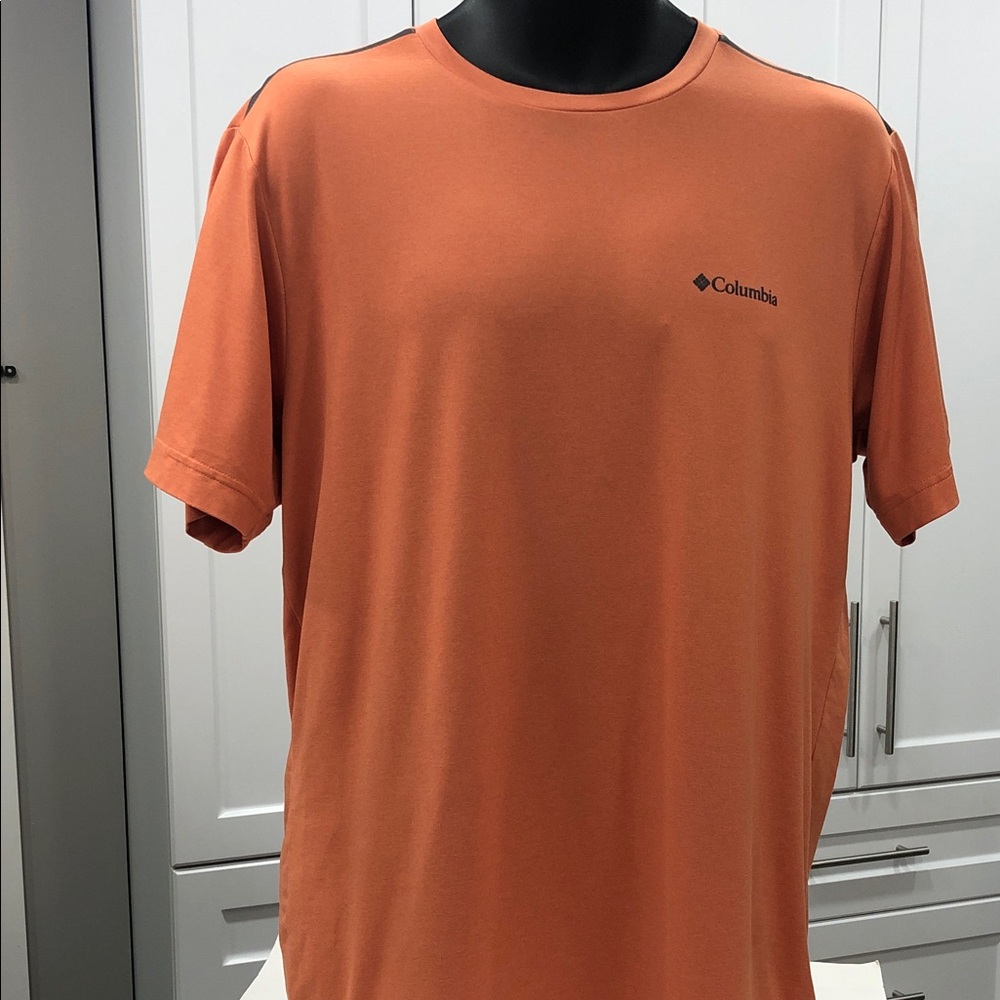 Columbia Men’s Omni-Shade T-Shirt – Size Medium – Orange & Gray